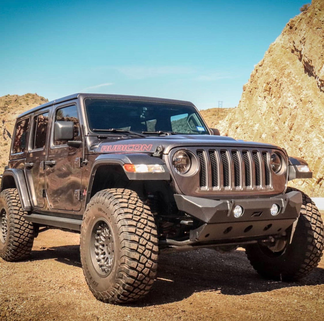 Jeep JL/Gladiator Front Bumper With Skid Plate 18+ Wrangler JL/Gladiator W/Fog Light Holes The Hammer Series Motobilt